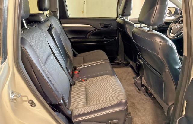 Паркетники TOYOTA HIGHLANDER 2016 Белы