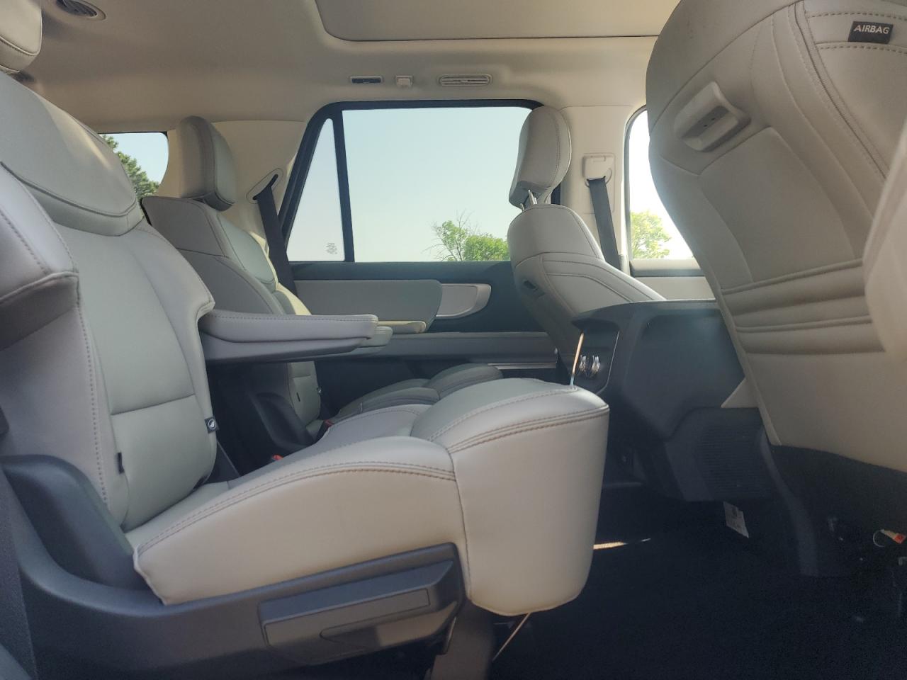 2025 Ford Expedition Active VIN: 1FMJU1J8XSEA22849 Lot: 64723525