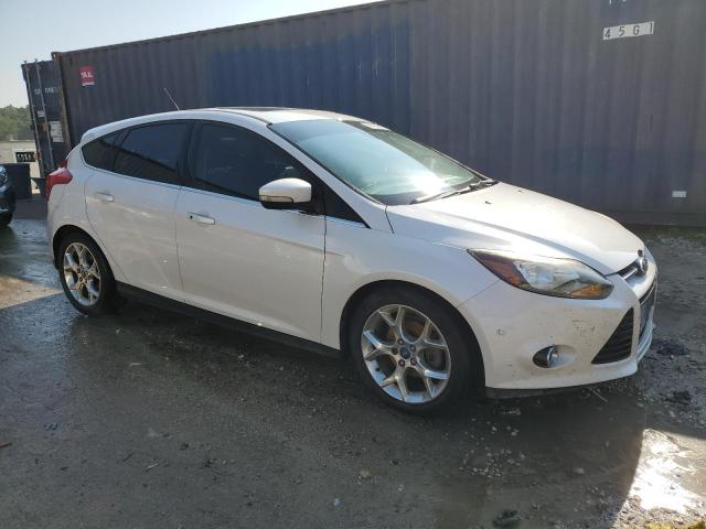 Хэтчбеки FORD FOCUS 2012 Белы