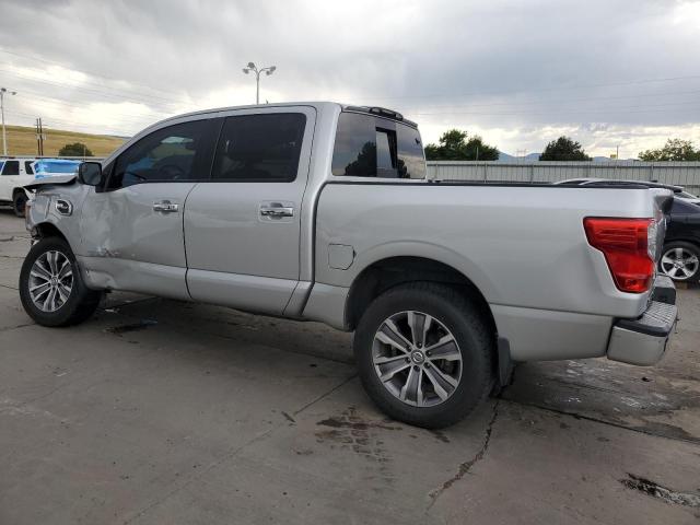  NISSAN TITAN 2017 Серебристый