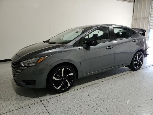  NISSAN VERSA 2024 Gray