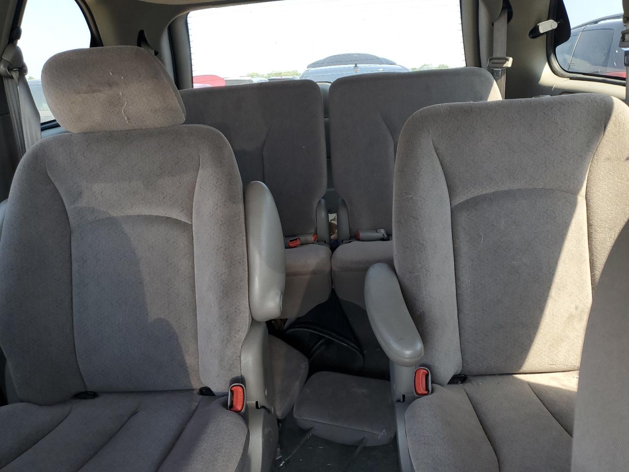 2002 Chrysler Voyager Lx VIN: 1C8GJ45332B692864 Lot: 64790545
