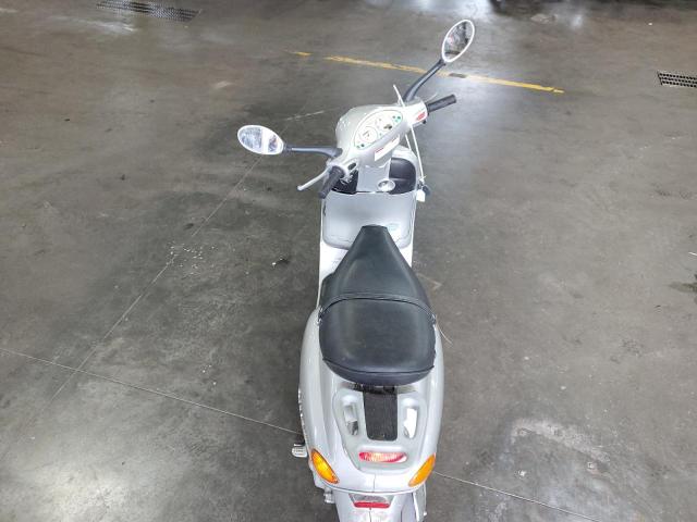 2004 VESPA C161C   