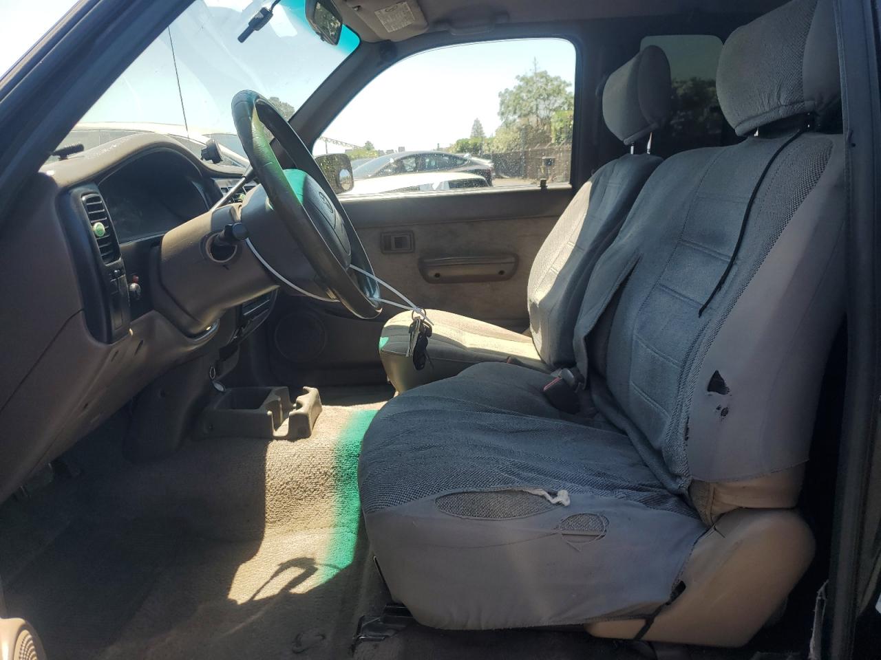 1998 Toyota Tacoma Xtracab VIN: 4TAVL52N5WZ111677 Lot: 65343775
