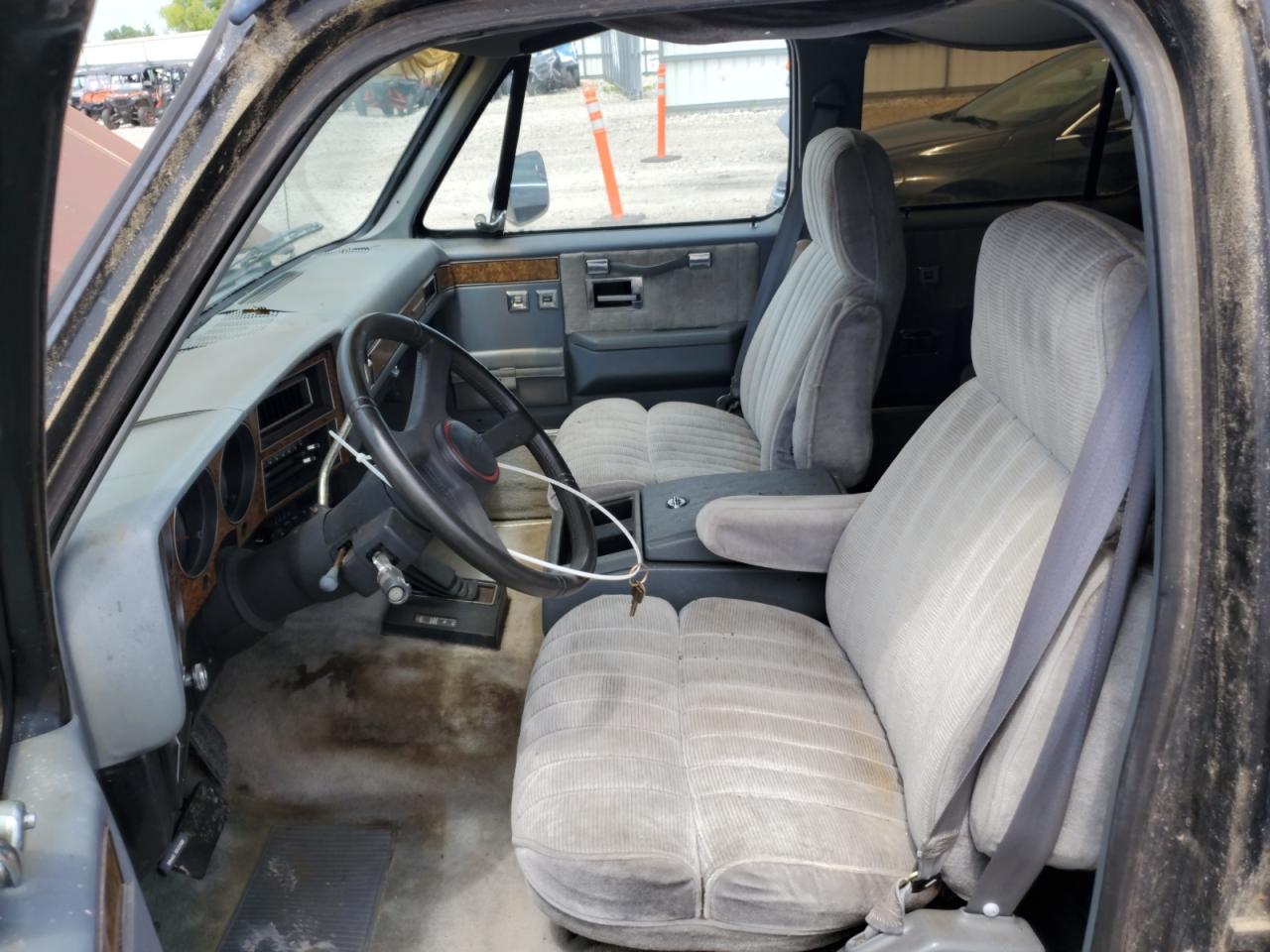 1989 GMC Suburban V15 Conventional VIN: 1GKEV16K7KF522490 Lot: 63555475