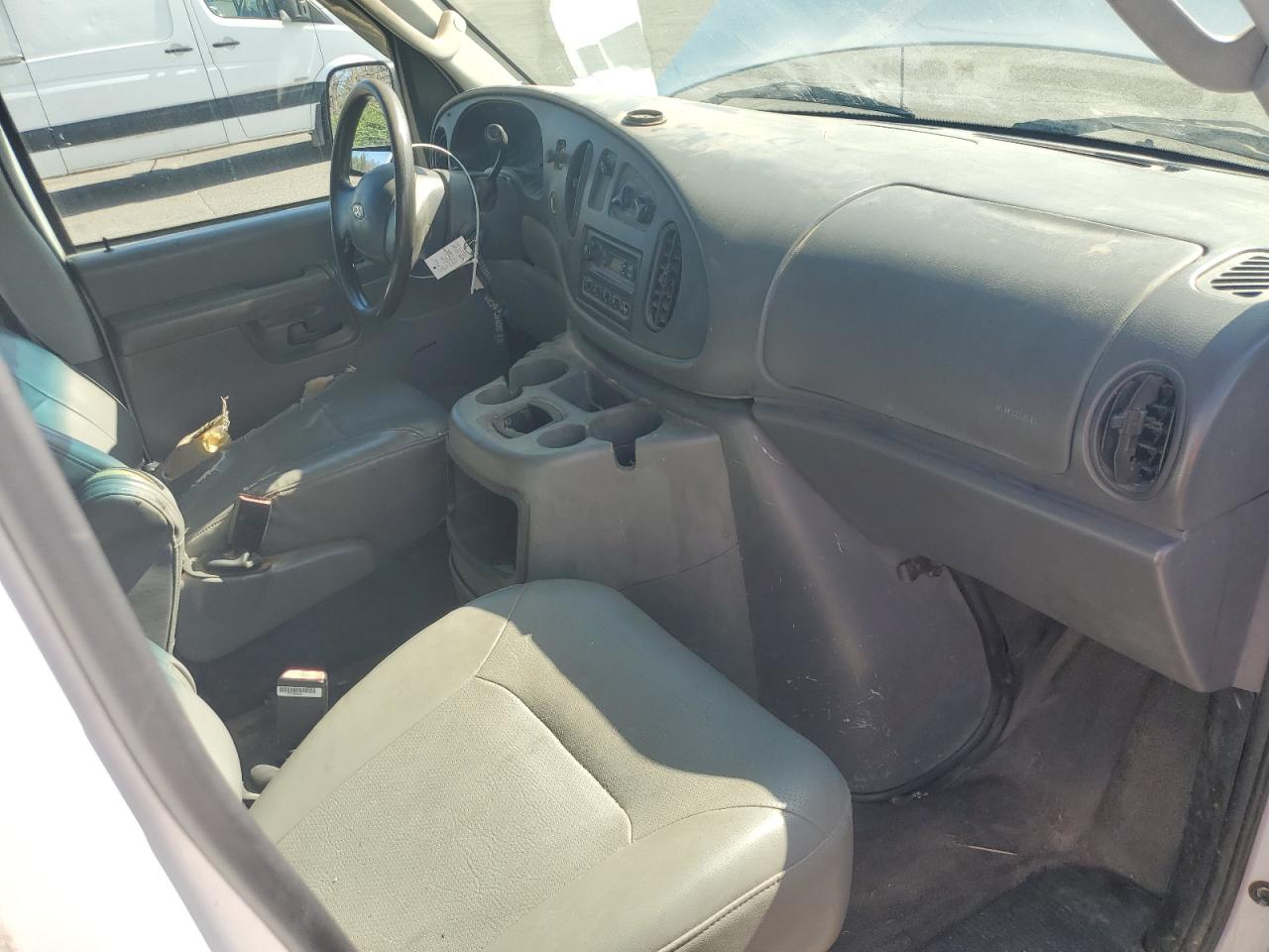 1FTNE24L03HA60616 2003 Ford Econoline E250 Van