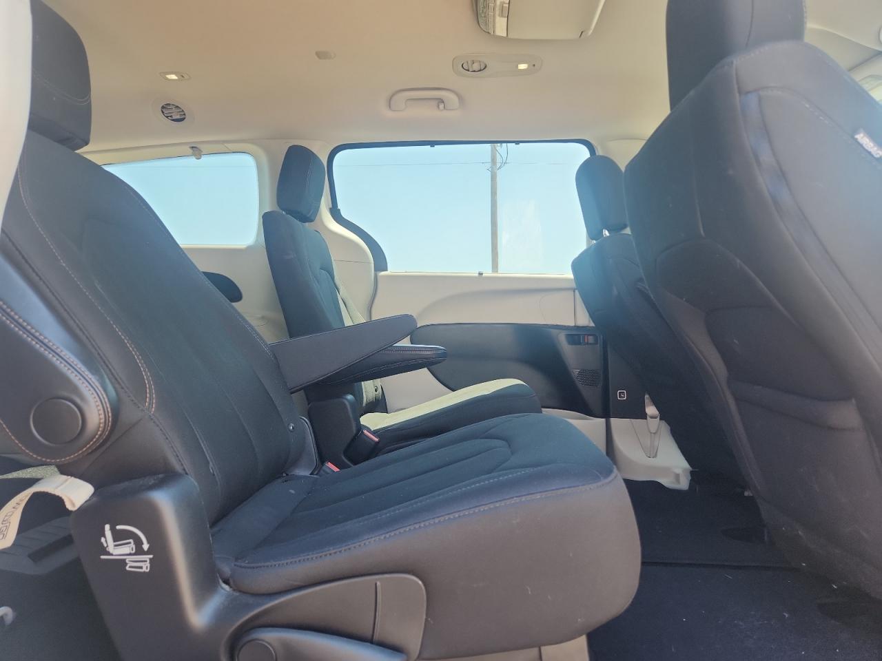 2019 Chrysler Pacifica Touring Plus VIN: 2C4RC1FG1KR575256 Lot: 65549585