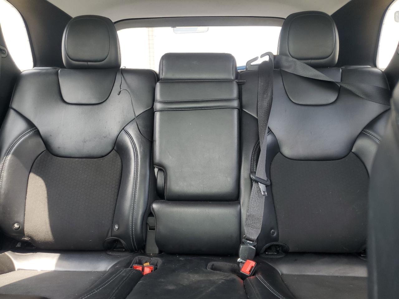 2019 Jeep Cherokee Latitude Plus VIN: 1C4PJLLBXKD220526 Lot: 65184155
