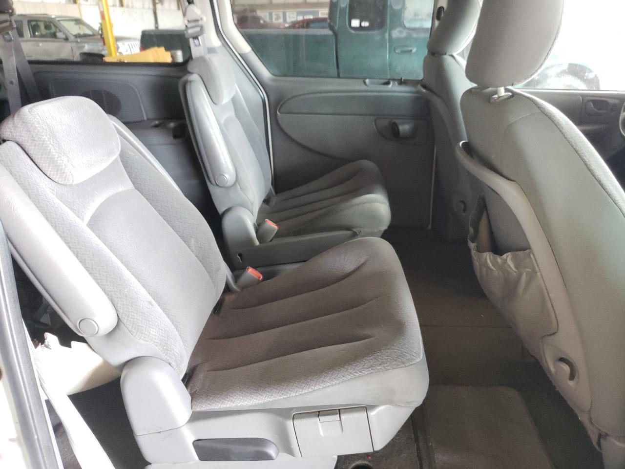2005 Chrysler Town & Country Lx VIN: 2C4GP44R25R597336 Lot: 64691495