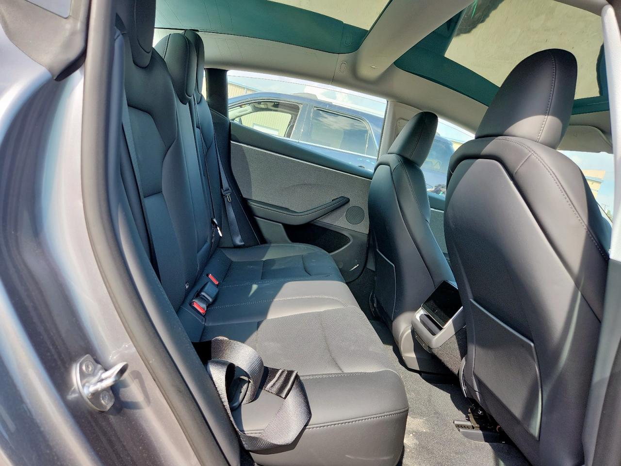 2025 Tesla Model 3 VIN: 5YJ3E1EAXSF023828 Lot: 64797655