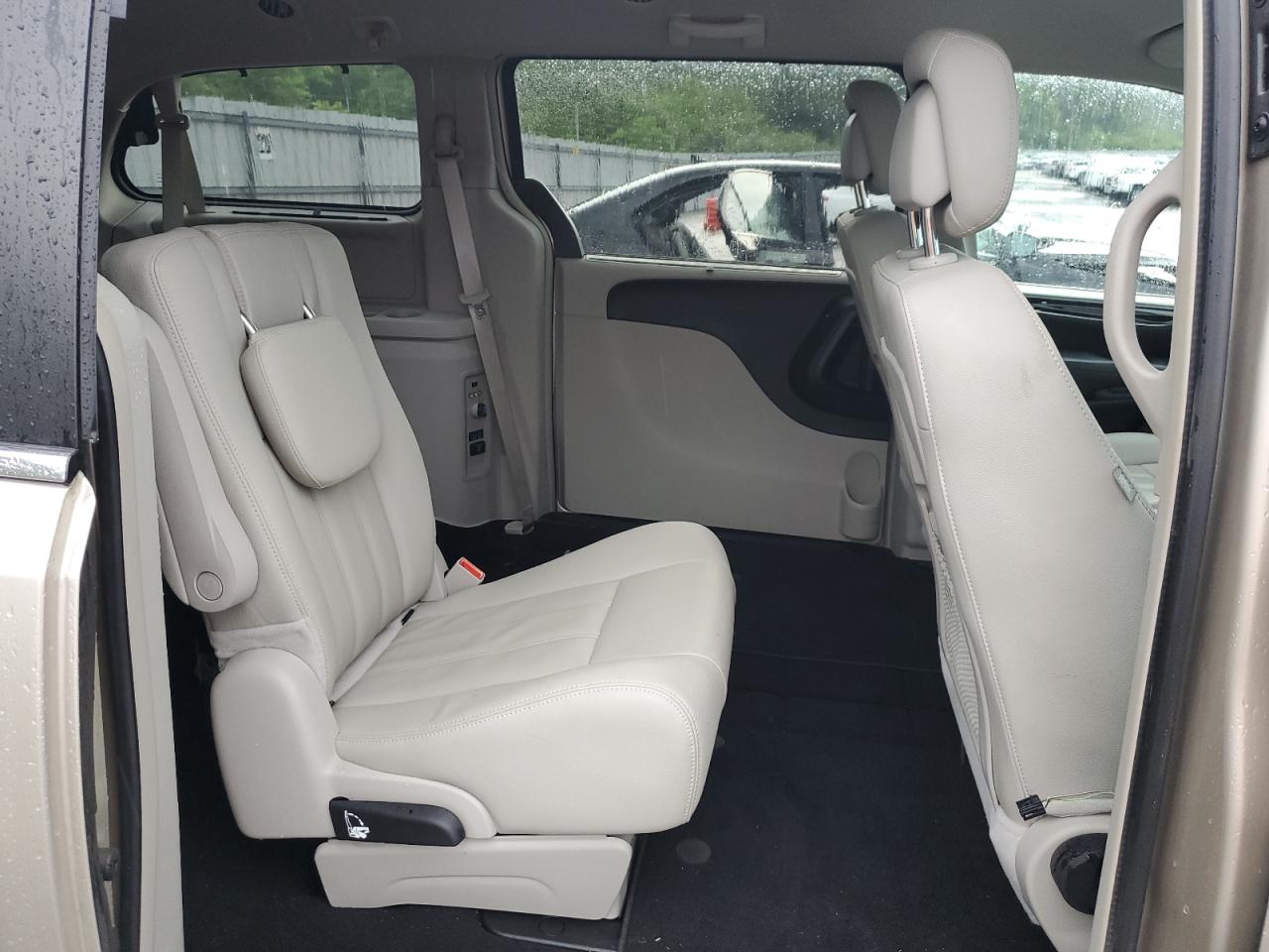 2015 Chrysler Town & Country Touring VIN: 2C4RC1BG3FR646355 Lot: 64643185