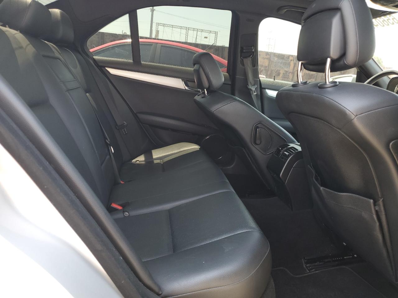 2010 Mercedes-Benz C 300 VIN: WDDGF5EB1AF425588 Lot: 65604925