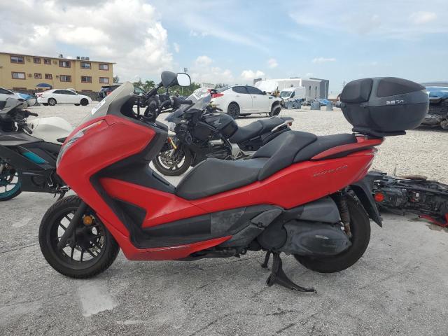 undisplay HONDA NSS CYCLE 2014 Красный