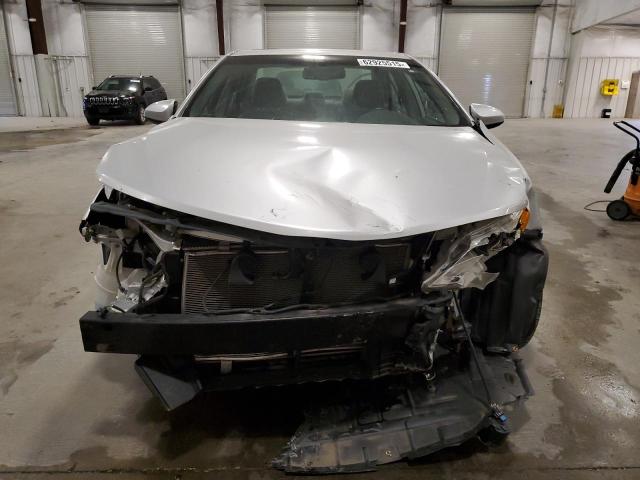 Sedans TOYOTA CAMRY 2012 Srebrny