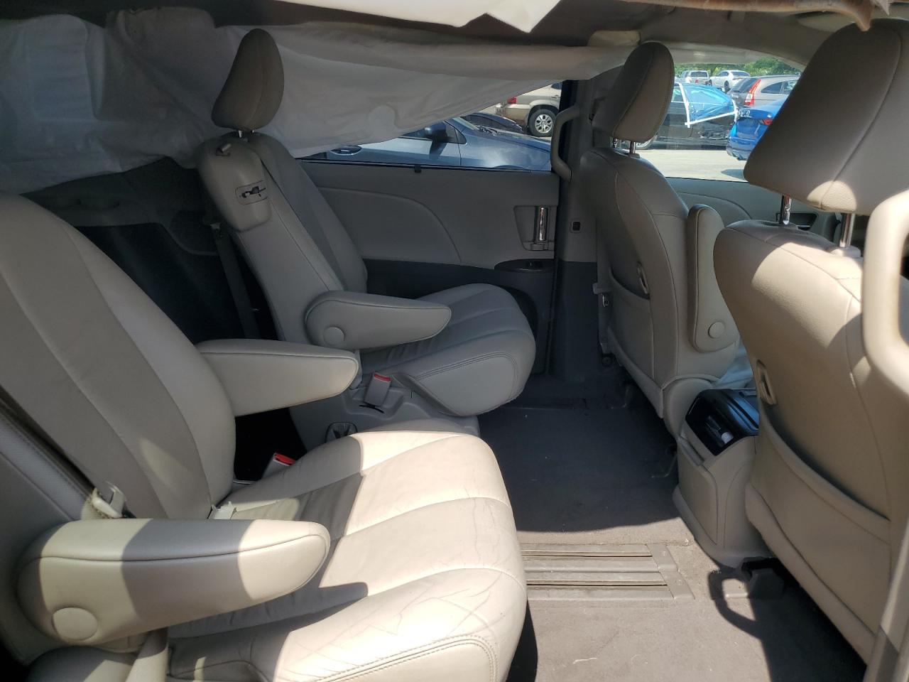 2011 Toyota Sienna Xle VIN: 5TDYK3DC6BS061906 Lot: 64400155