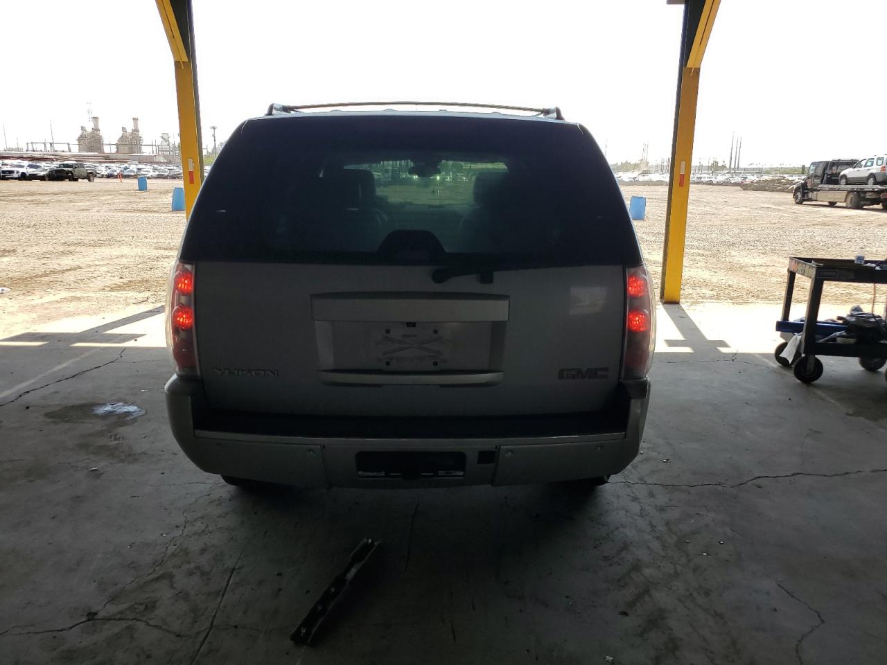 2007 GMC Yukon Denali VIN: 1GKFK63837J335724 Lot: 63709135