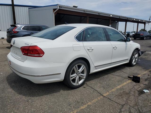 Sedans VOLKSWAGEN PASSAT 2014 White