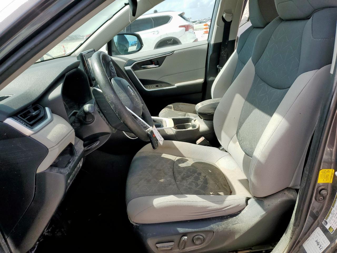 2020 Toyota Rav4 Xle VIN: 2T3W1RFVXLW058597 Lot: 64618145