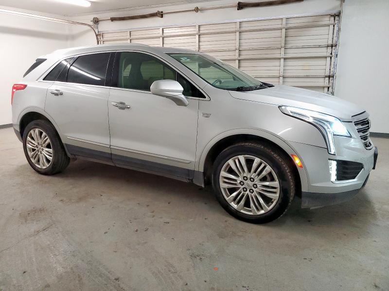 CADILLAC XT5 2018 Srebrny