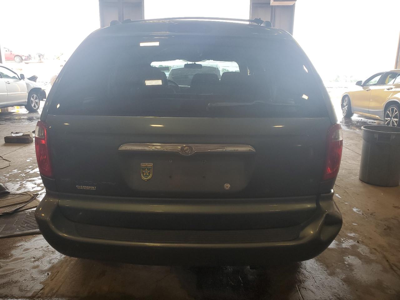 2005 Chrysler Town & Country VIN: 1C4GP45R25B318979 Lot: 64759635