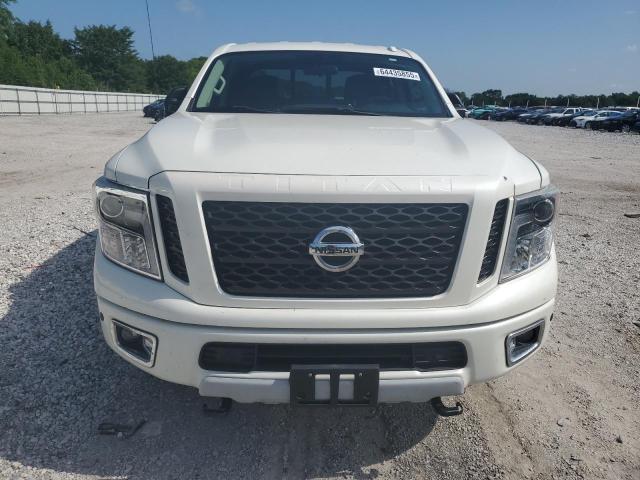  NISSAN TITAN 2018 Белы