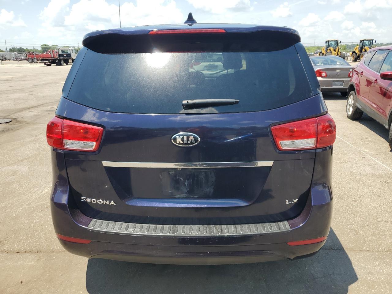 KNDMB5C19J6389362 2018 Kia Sedona Lx