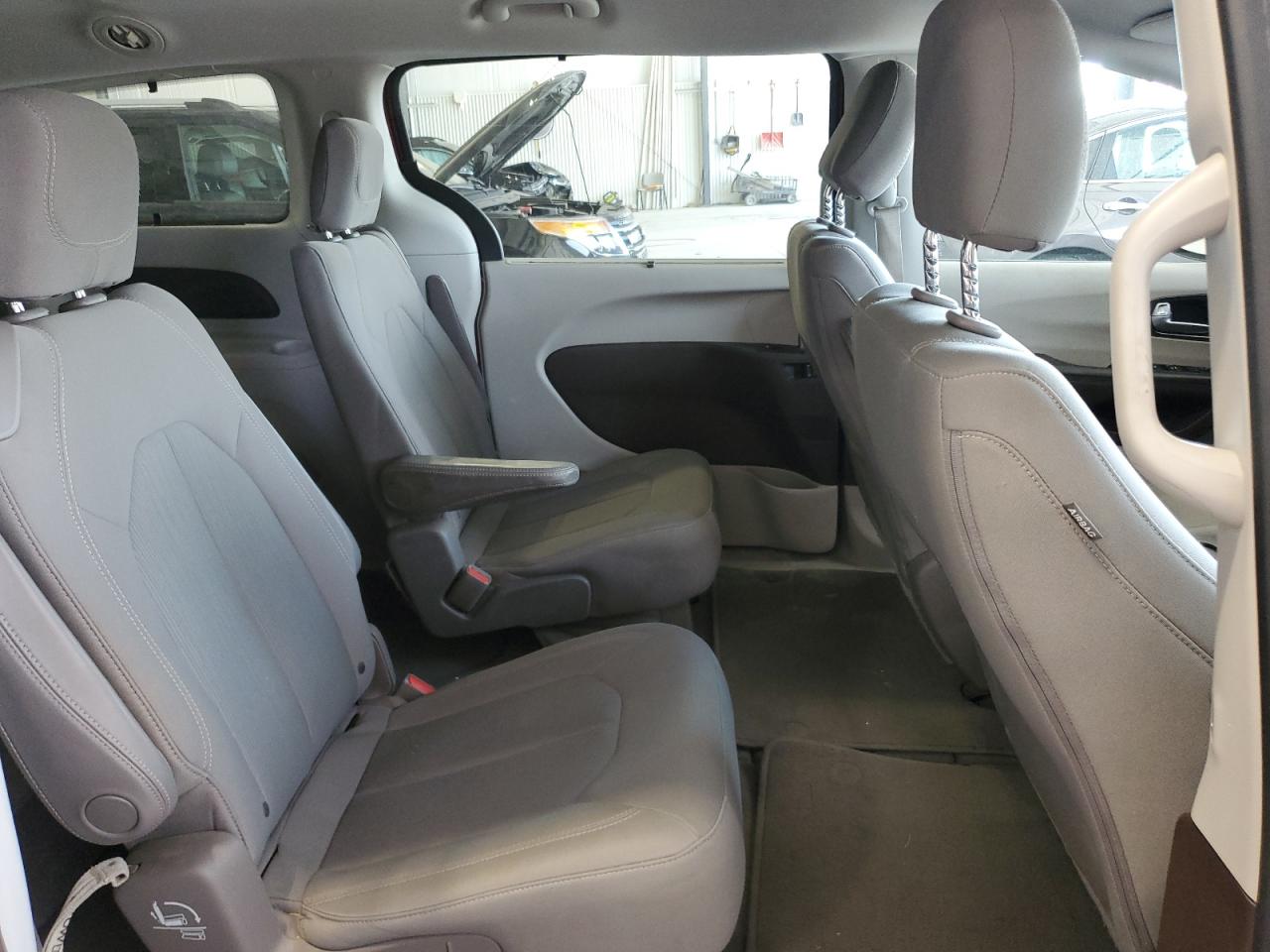 2017 Chrysler Pacifica Touring L VIN: 2C4RC1BGXHR768259 Lot: 65129945