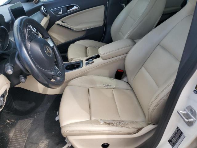 Sedans MERCEDES-BENZ CLA-CLASS 2017 Biały