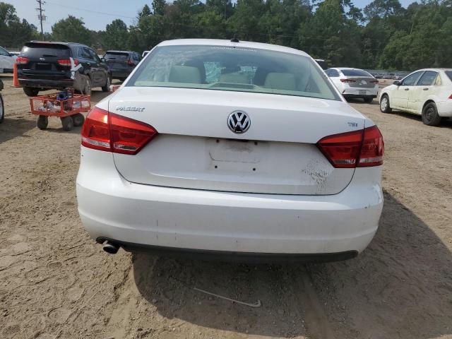 Sedans VOLKSWAGEN PASSAT 2015 White