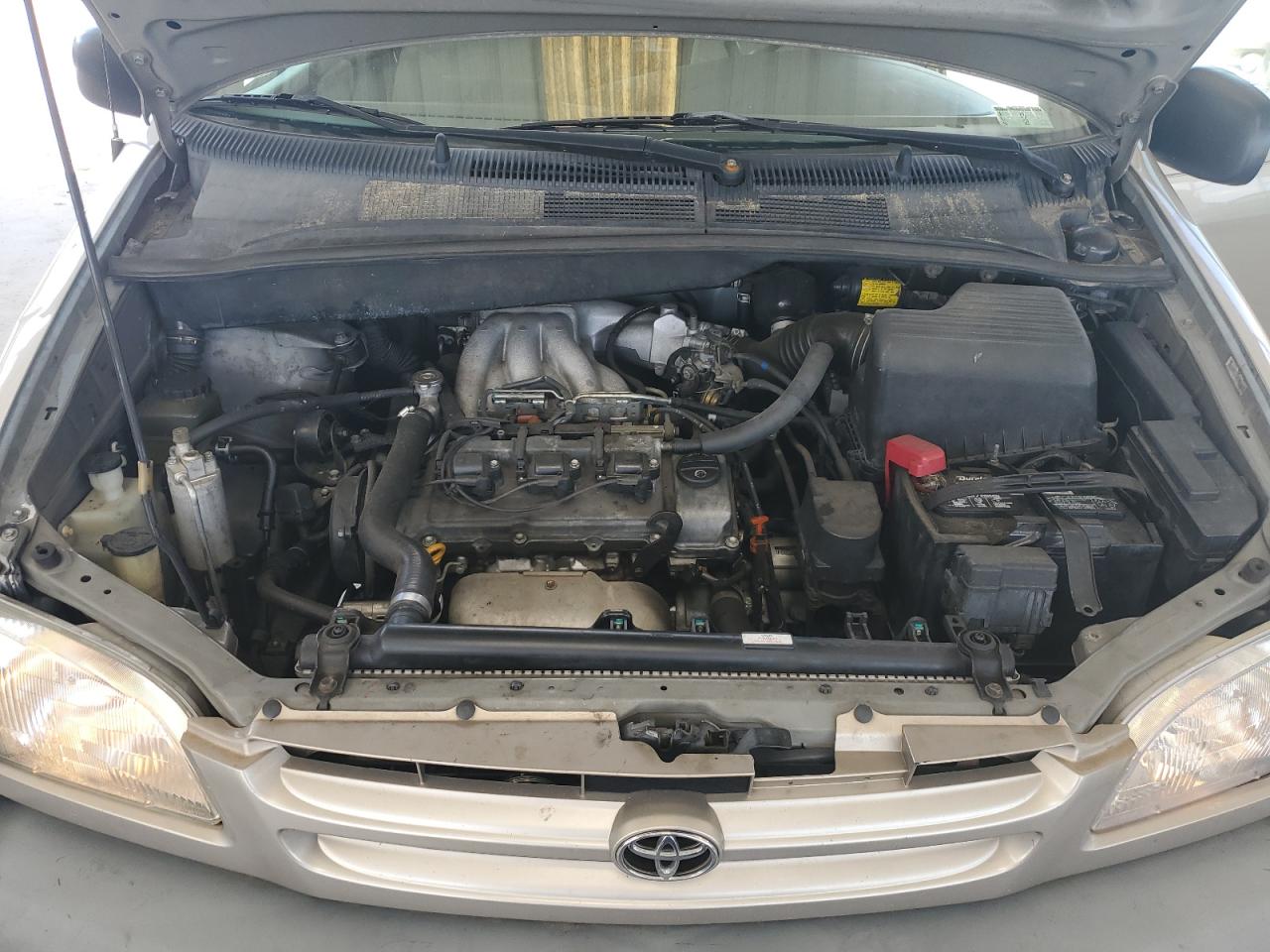 2000 Toyota Sienna Le VIN: 4T3ZF13C9YU202523 Lot: 65237415