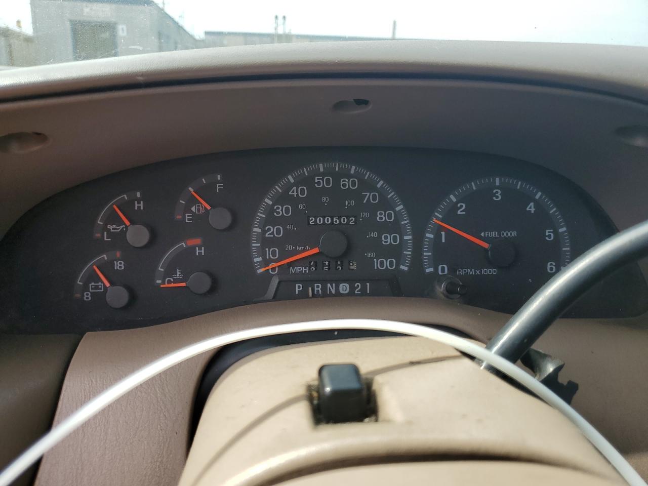 1998 Ford Expedition VIN: 1FMRU17L8WLA61813 Lot: 64687765