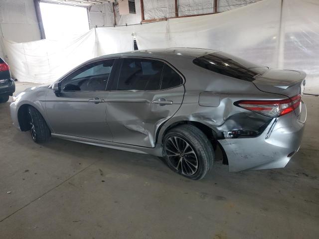  TOYOTA CAMRY 2018 Srebrny