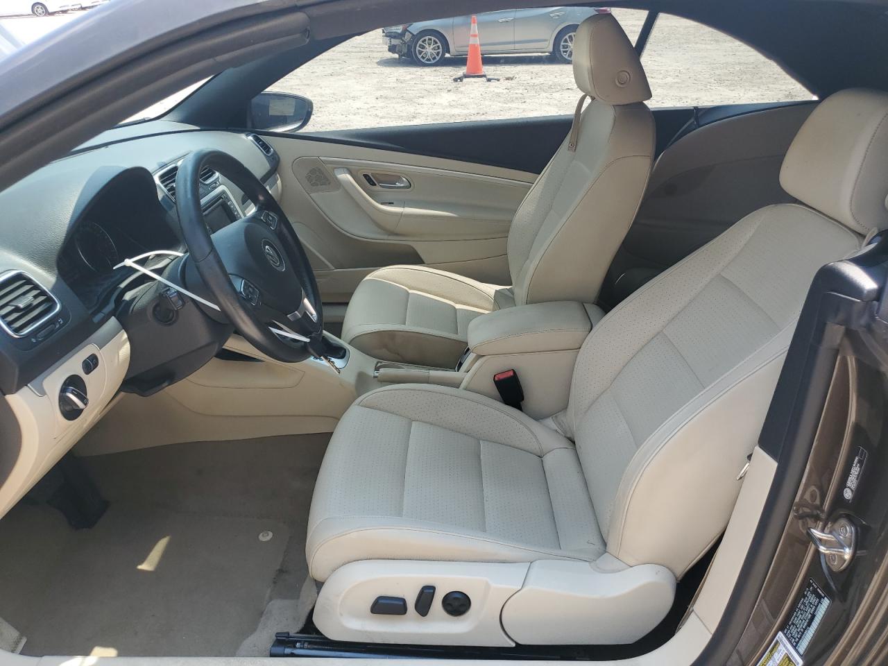 2016 Volkswagen Eos Komfort VIN: WVWBW8AHXGV000112 Lot: 64160615