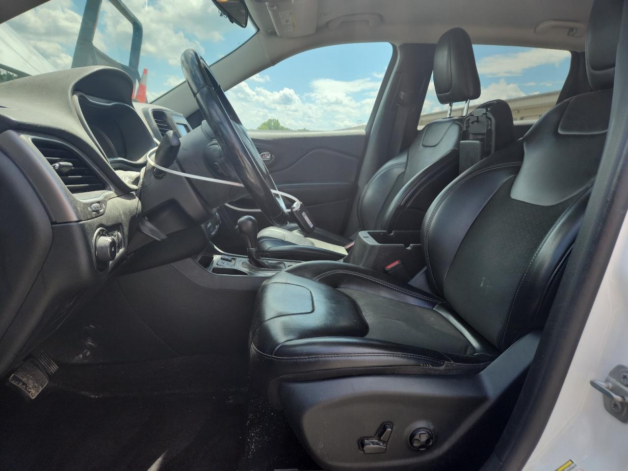 2019 Jeep Cherokee Latitude Plus VIN: 1C4PJLLB9KD184232 Lot: 63369575