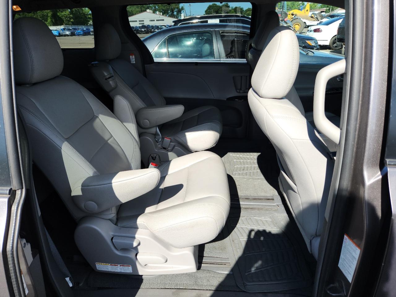 2015 Toyota Sienna Xle VIN: 5TDYK3DC7FS653725 Lot: 65627155