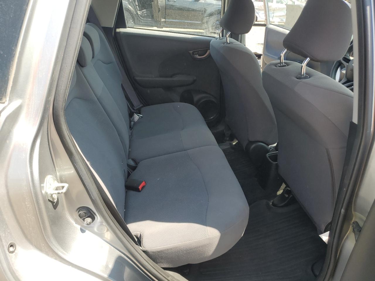 2010 Honda Fit Dx-A VIN: JHMGE8H33AC805499 Lot: 63746965