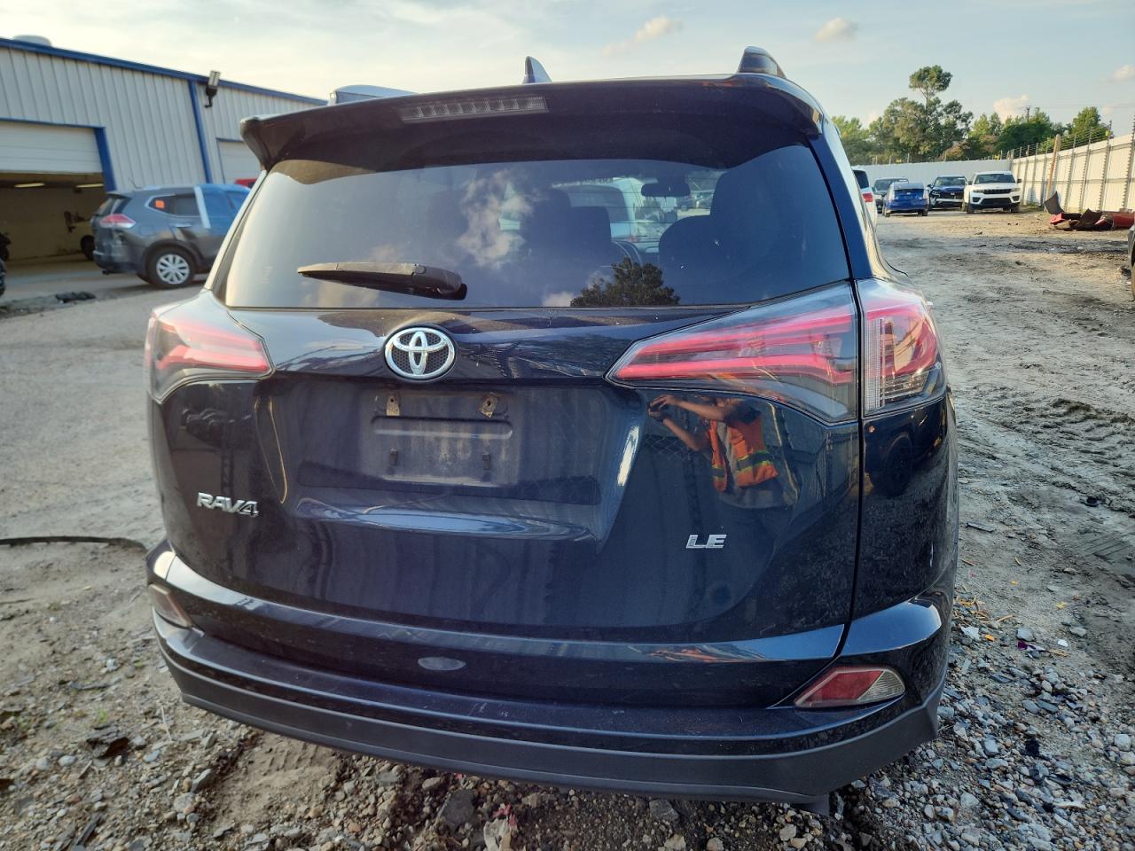 2018 Toyota Rav4 Le VIN: JTMZFREV9JJ726434 Lot: 62895525