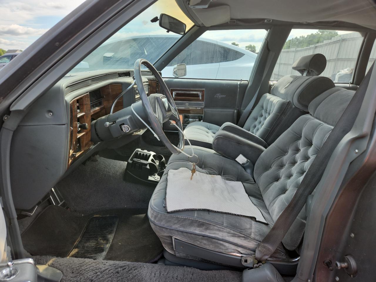 1988 Cadillac Brougham VIN: 1G6DW51Y4J9727613 Lot: 64948305