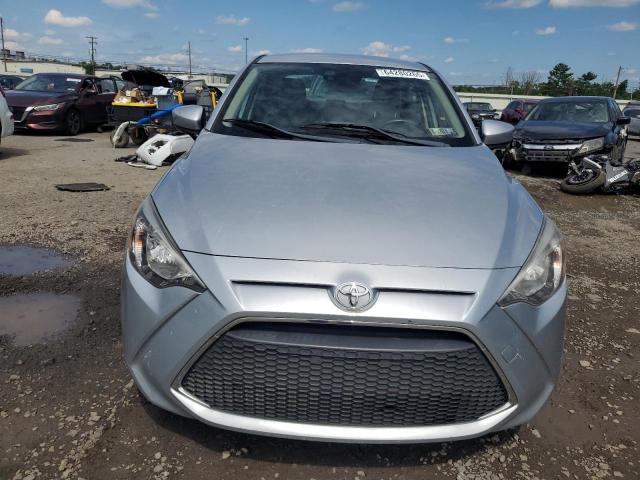  TOYOTA YARIS 2019 Srebrny