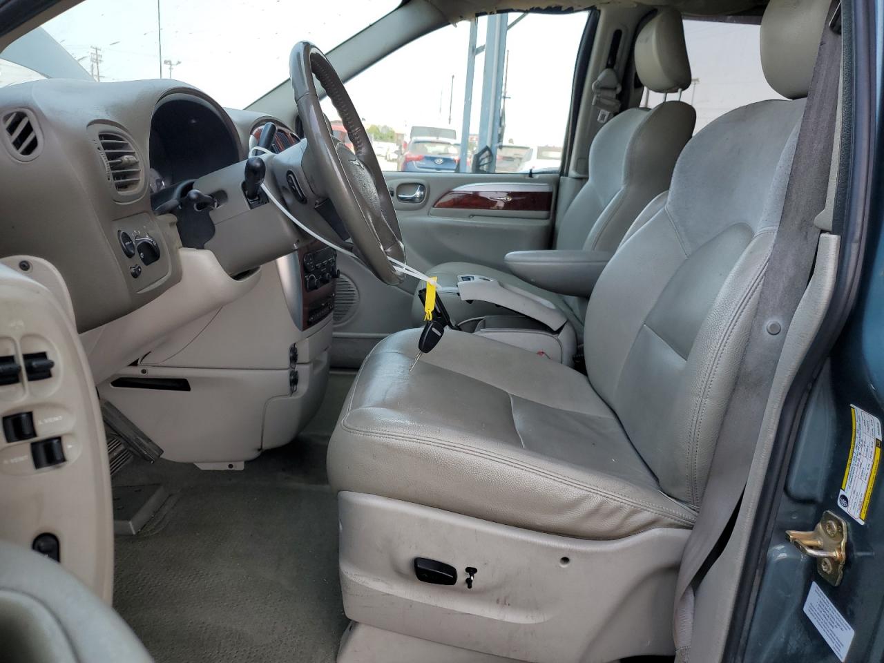 2005 Chrysler Town & Country Limited VIN: 2C4GP64L65R433546 Lot: 64331105
