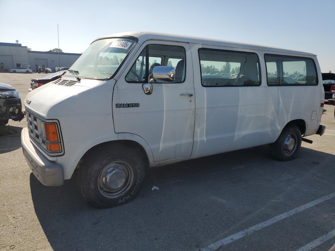 2B4HB25Y2NK166045 DODGE B SERIES Photo 1