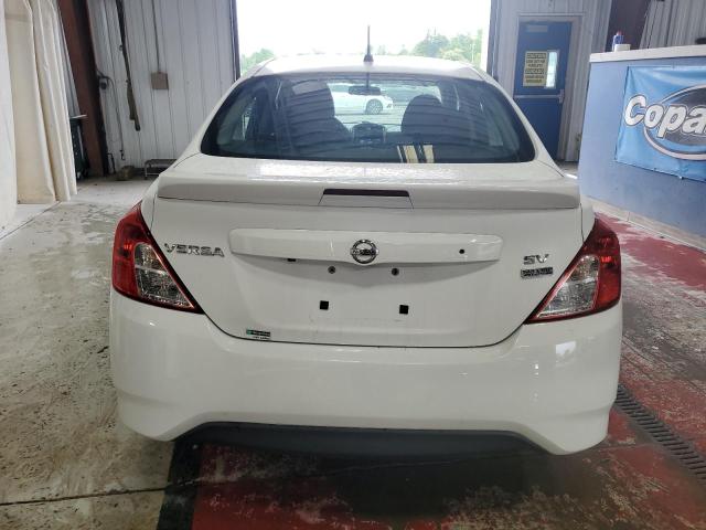  NISSAN VERSA 2018 Белы