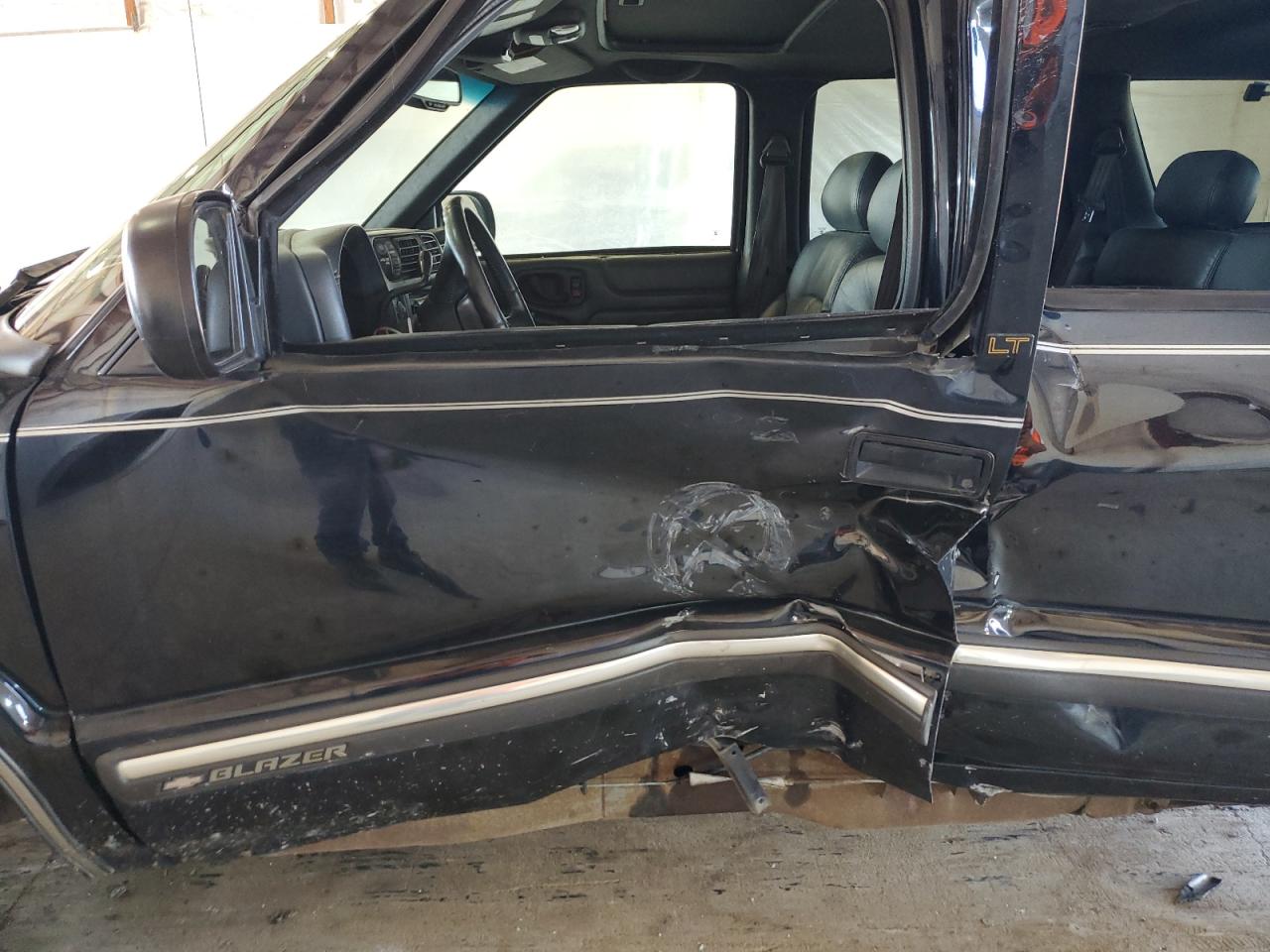1gndt13w812161577 1GNDT13W812161577 2001 Chevrolet Blazer