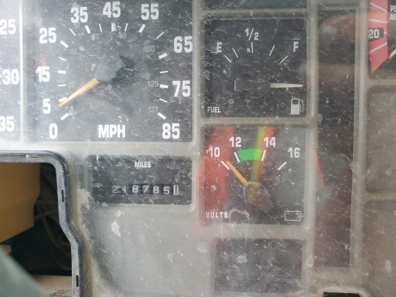 2000 International 4700 Dump Truck VIN: 1HTSCAALXYH224245 Lot: 64006785