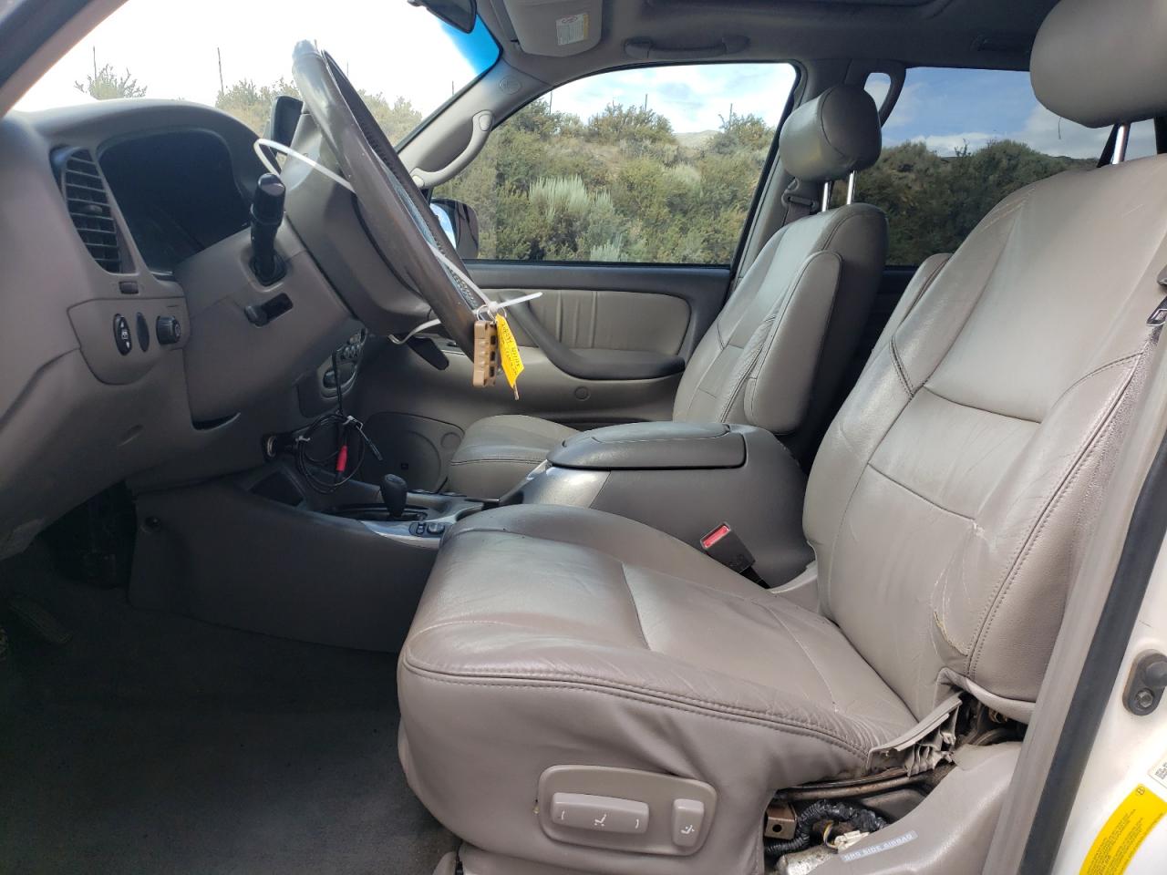 2001 Toyota Sequoia Limited VIN: 5TDBT48A71S047612 Lot: 65751325