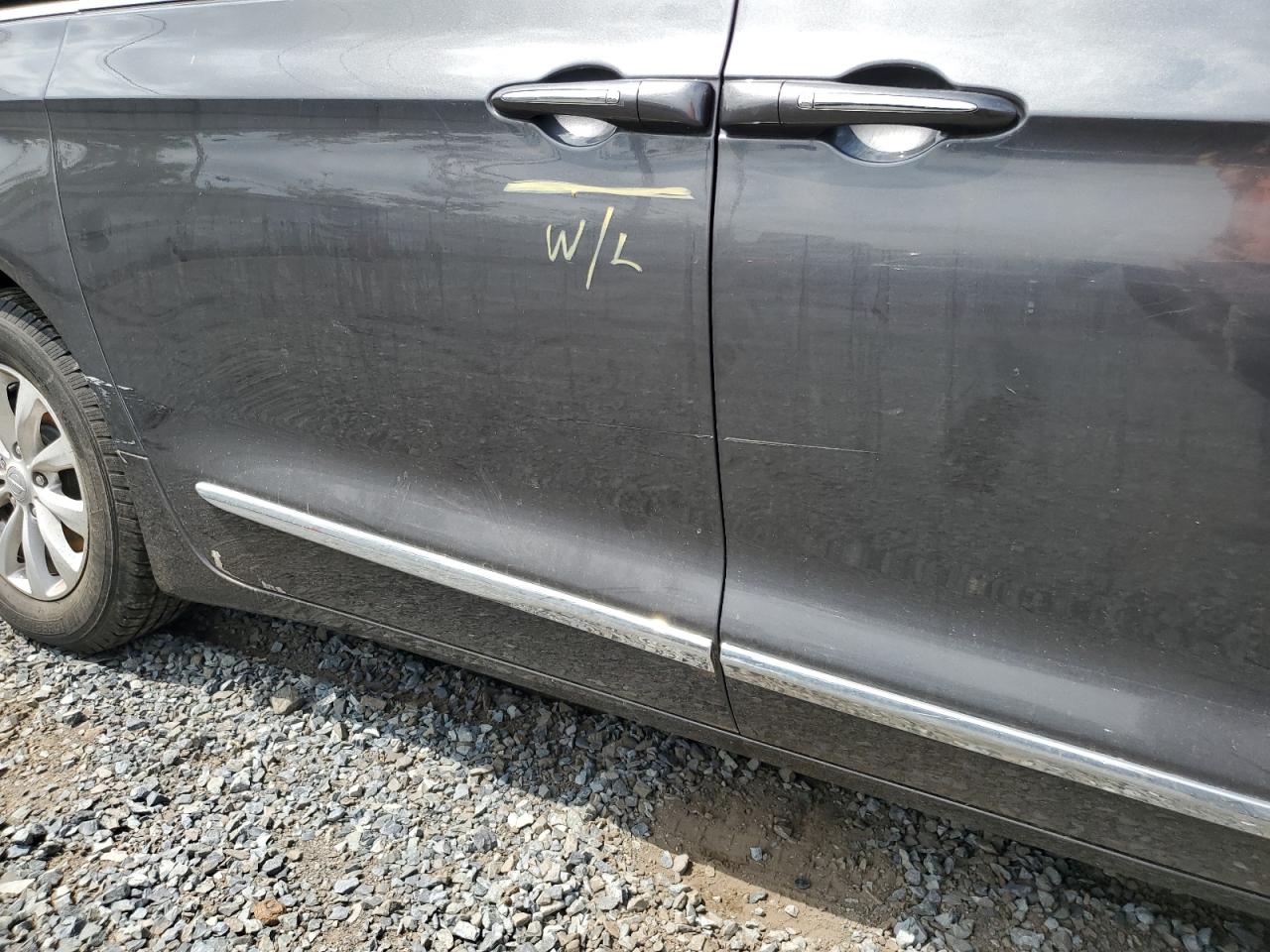 2017 Chrysler Pacifica Touring L VIN: 2C4RC1BG8HR660559 Lot: 65848465