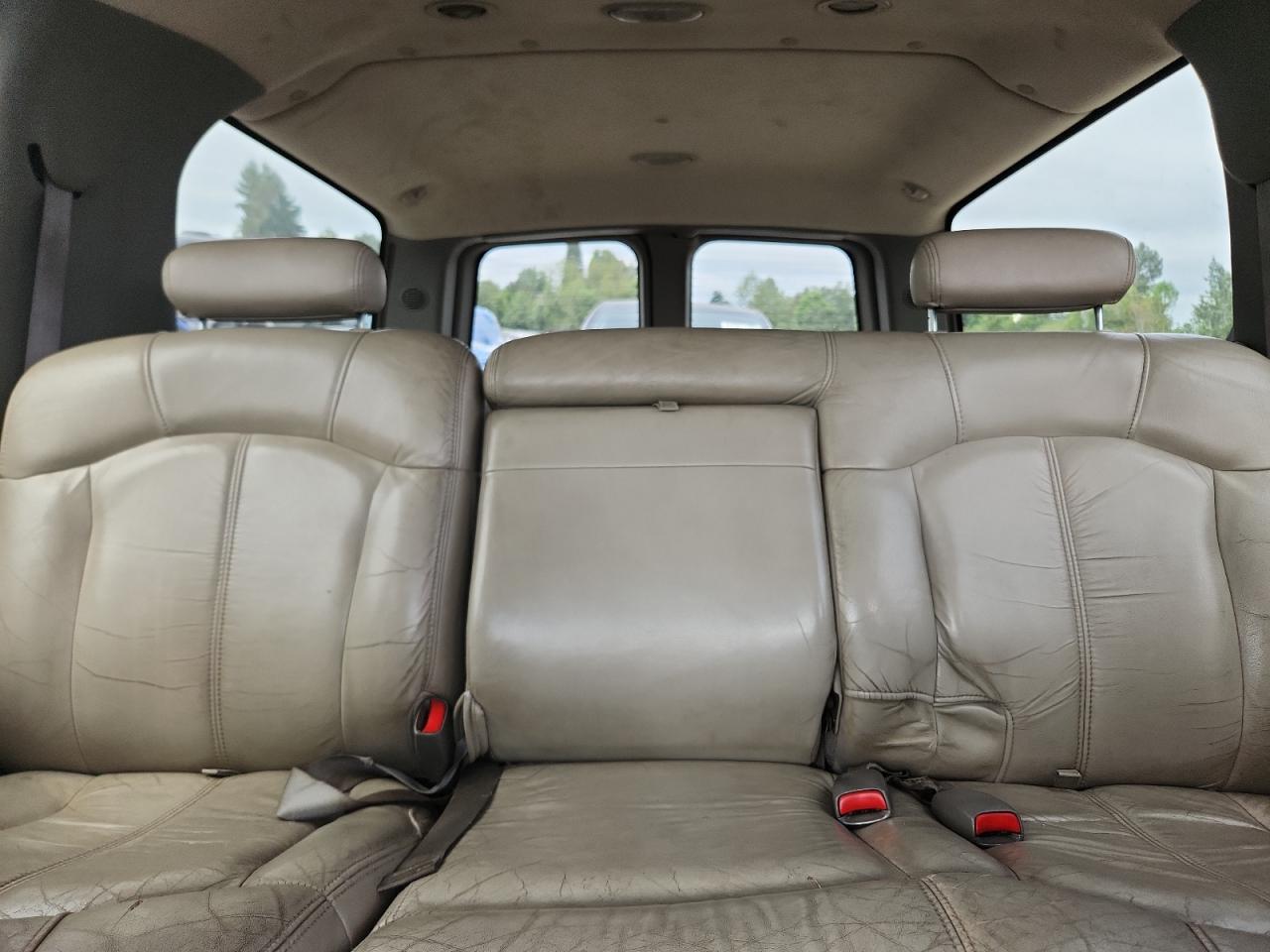 2000 Chevrolet Suburban K1500 VIN: 3GNFK16T8YG154983 Lot: 64551975