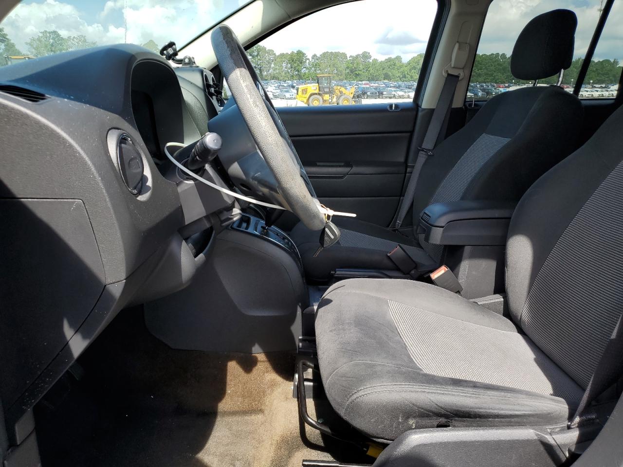 2016 Jeep Compass Sport VIN: 1C4NJCBA8GD811283 Lot: 64509875