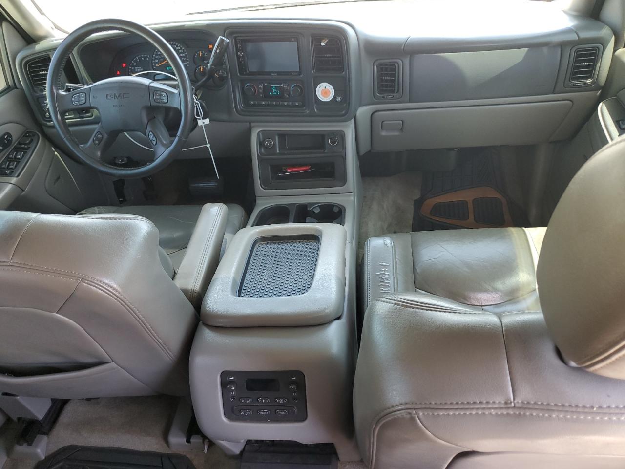 2005 GMC Yukon VIN: 1GKEC13T15J255495 Lot: 64555605