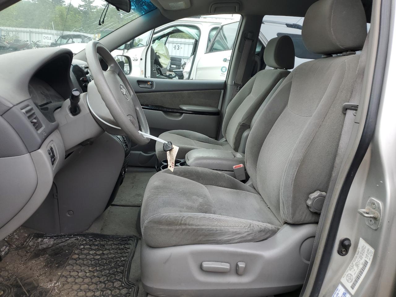 2004 Toyota Sienna Ce VIN: 5TDZA23C04S019012 Lot: 63911785